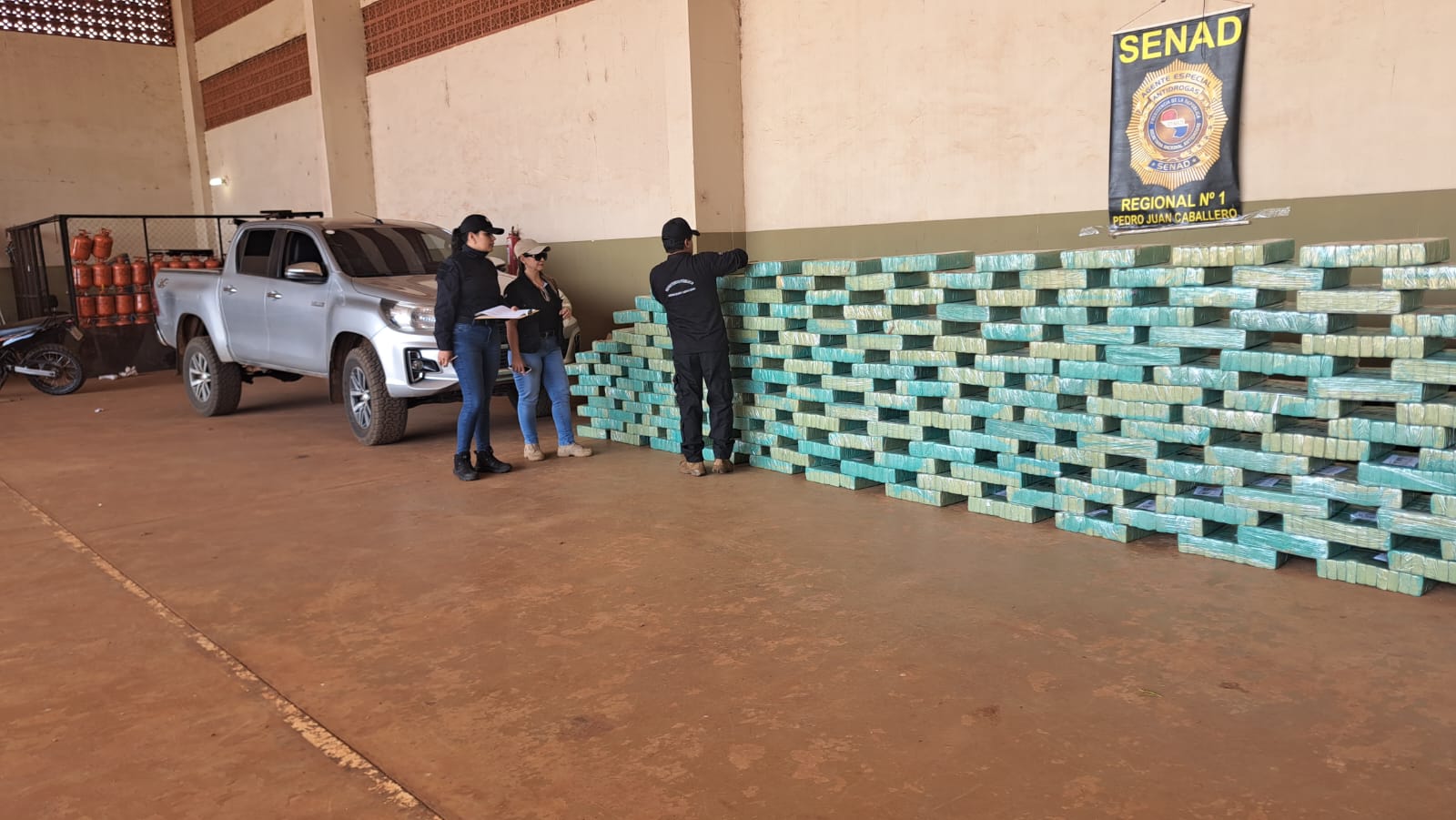 GOLPE DE USD 276.000 AL INCAUTAR MÁS DE 1.800 KILOS DE MARIHUANA LISTOS PARA SALIR EN AMAMBAY