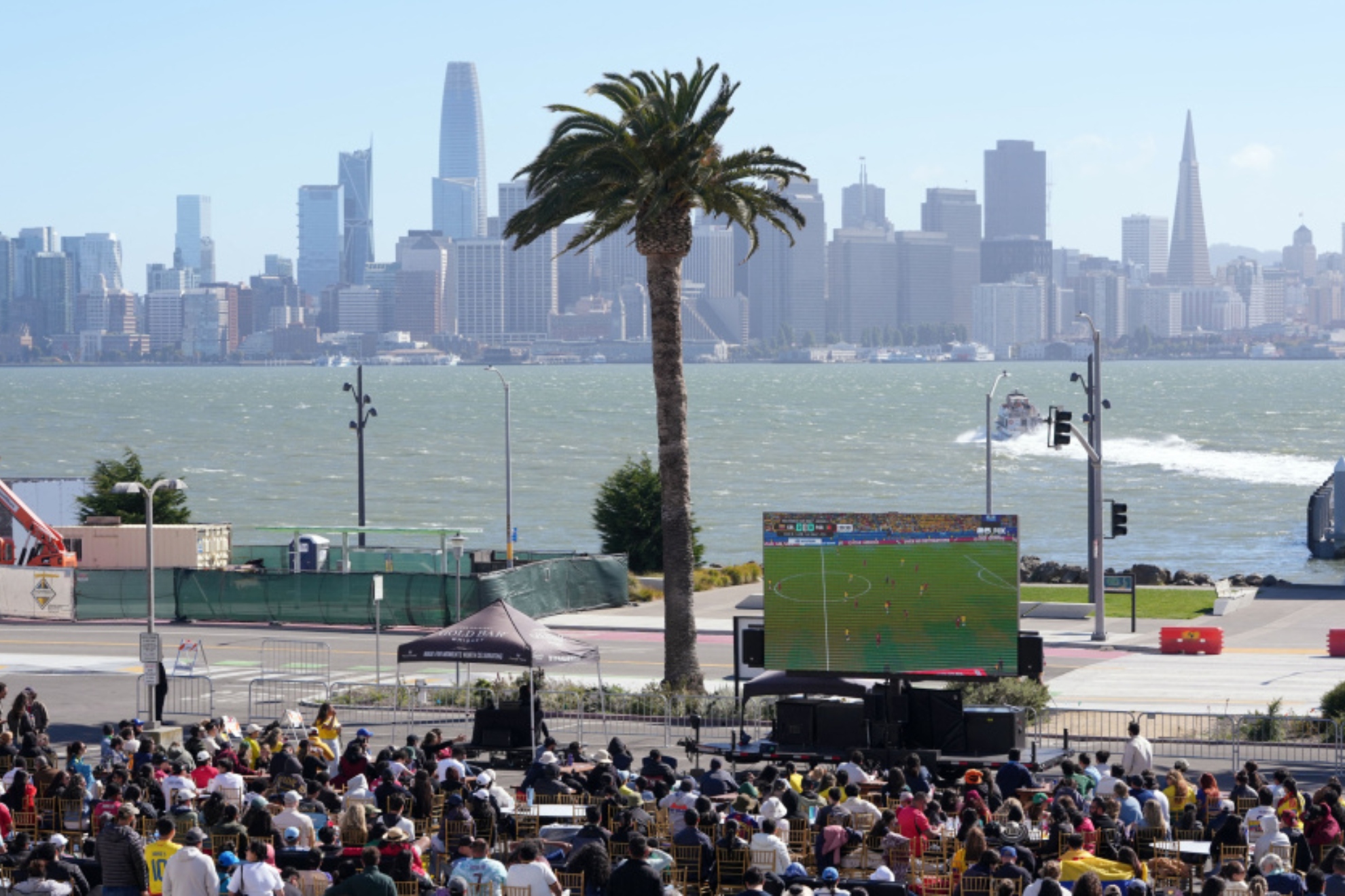 UN MUERTO Y UN HERIDO GRAVE EN UN TIROTEO EN UNA FAN ZONE DEL MUNDIAL EN CALIFORNIA