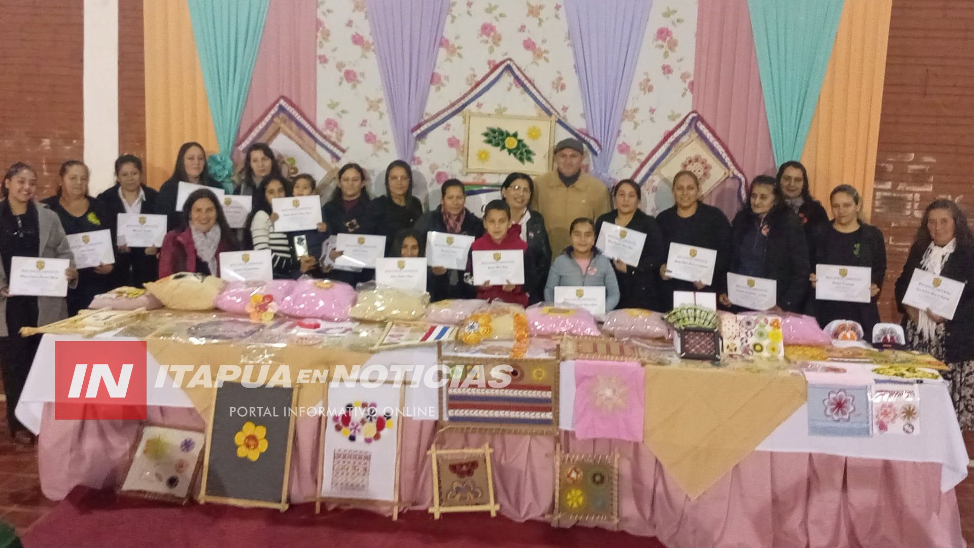 RECONOCEN A MUJERES DE SAN JUAN DEL PARANÁ POR SU FORMACIÓN EN BORDADO DE ÑANDUTÍ RECONOCEN A MUJERES DE SAN JUAN DEL PARANÁ POR SU FORMACIÓN EN BORDADO DE ÑANDUTÍ