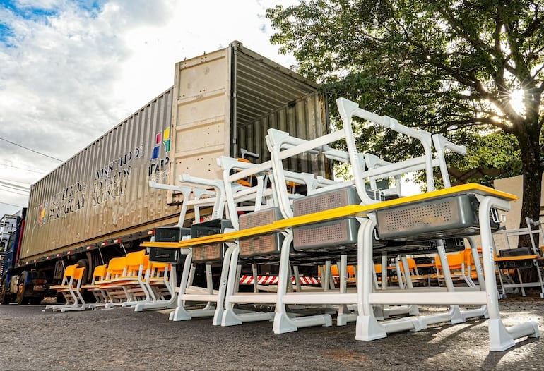 FISCALÍA PIDE ARCHIVAR CAUSA SOBRE COMPRA DE PUPITRES CHINOS DE ITAIPÚ