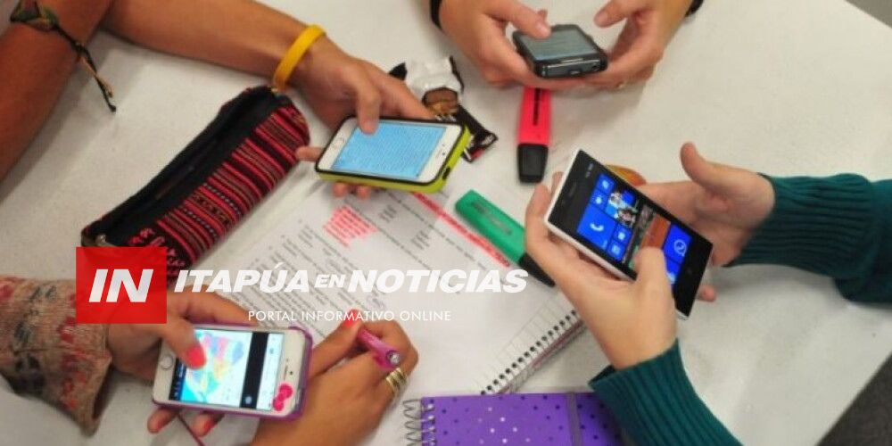 NI ALUMNOS NI DOCENTES: PROYECTO QUE BUSCA LIMITAR LOS CELULARES EN COLEGIOS NI ALUMNOS NI DOCENTES: PROYECTO QUE BUSCA LIMITAR LOS CELULARES EN COLEGIOS