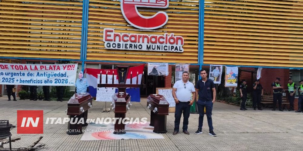 SEGUNDO DÍA DE PROTESTAS FRENTE A LA MUNICIPALIDAD
