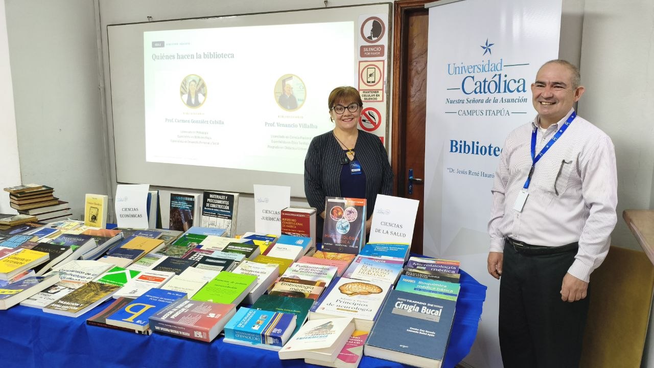 LIBROS ANTIGUOS Y TESOROS BIBLIOGRÁFICOS EN EXPOSICIÓN EN LA UCI LIBROS ANTIGUOS Y TESOROS BIBLIOGRÁFICOS EN EXPOSICIÓN EN LA UCI